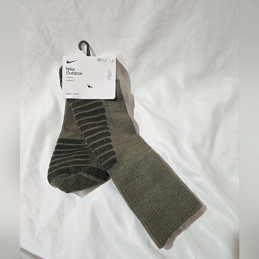 COPY - NWT Nike Outdoor 51% Wool Blend Crew Socks Large Unisex Sport Cushioned